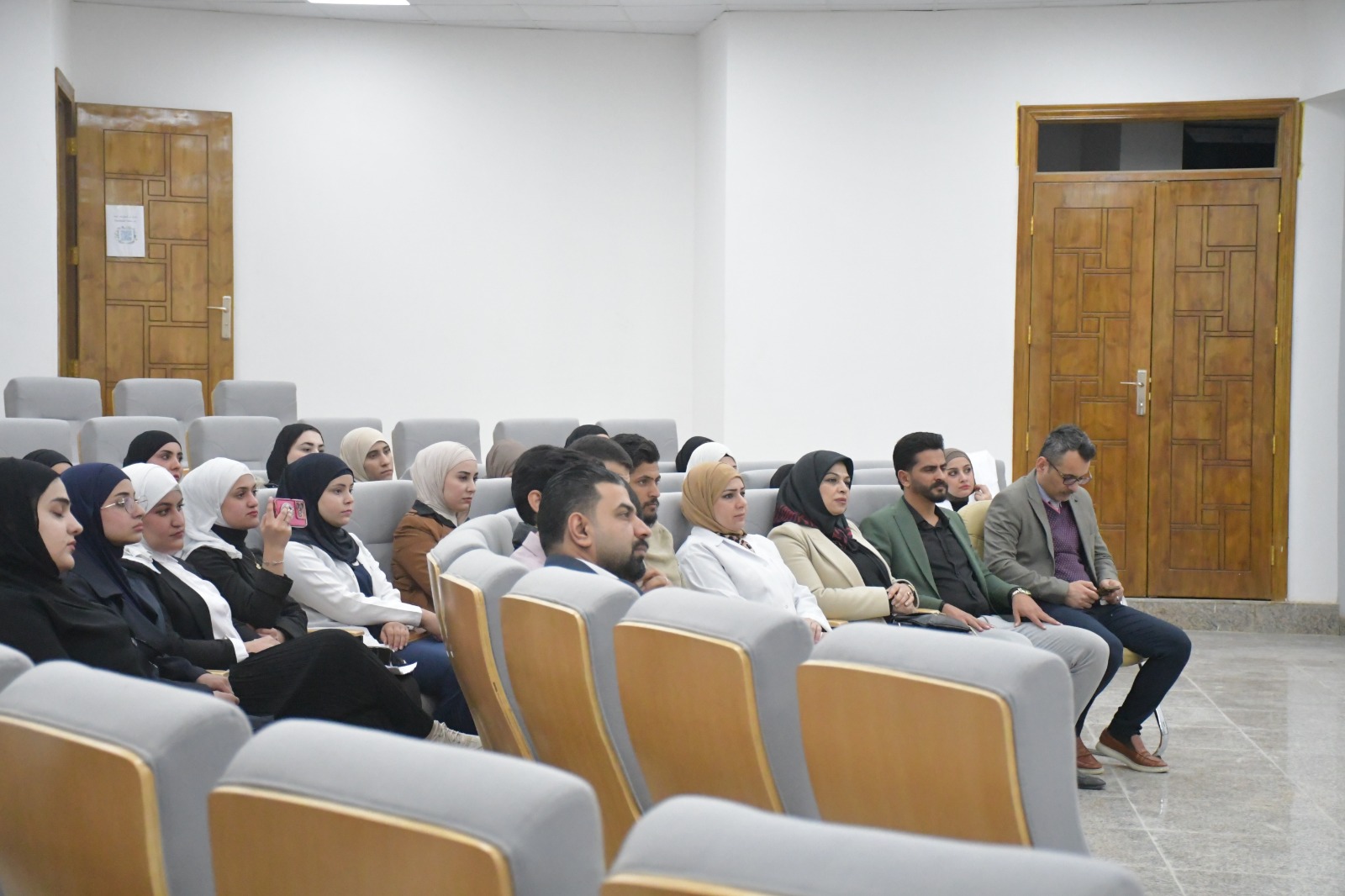 A Scientific Seminar Discusses the Role of Social Media in the Success of Entrepreneurial Projects