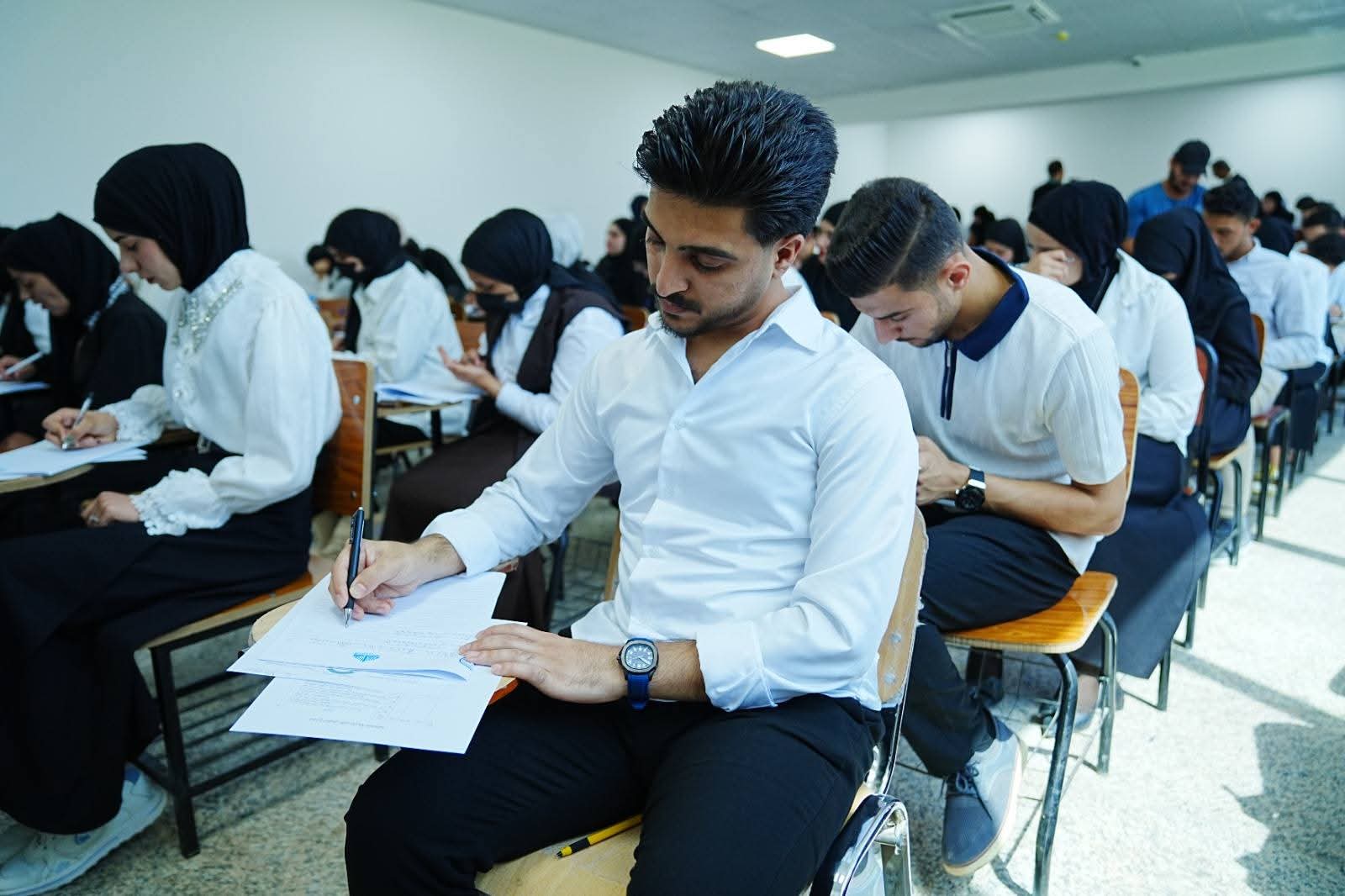 President of the University of Fallujah Conducts Field Inspection of Final Examinations for First-Year Students at the Colleges of Education and Information Technology