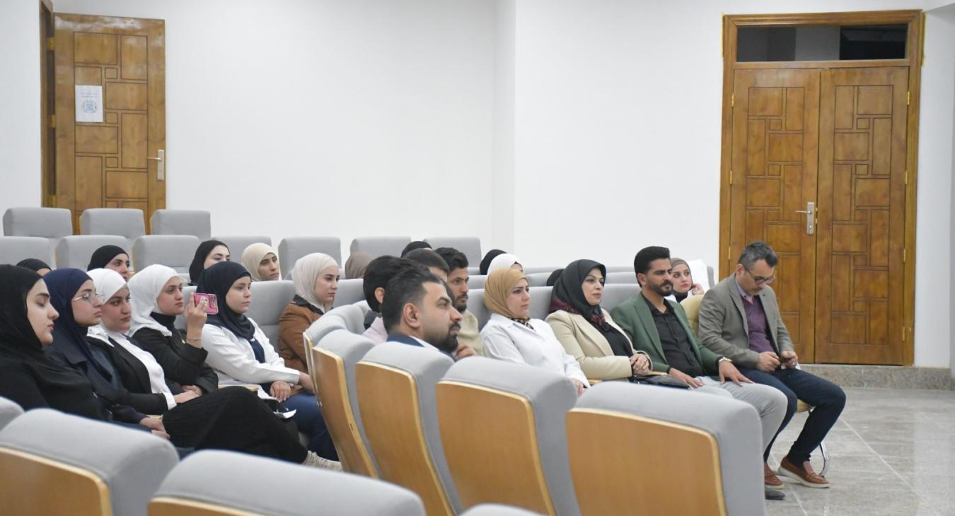 A Scientific Seminar Discusses the Role of Social Media in the Success of Entrepreneurial Projects